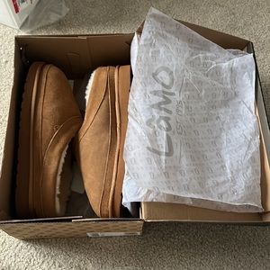 Brand New Lamo Jules suede slippers in Chestnut. Size 8